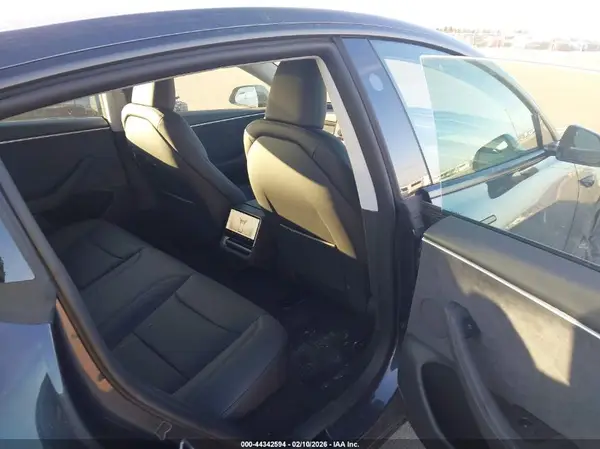 5YJ3E1EB8TF118303 2026 TESLA MODEL 3 - Image 8