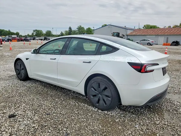 5YJ3E1EB8TF121458 2026 TESLA MODEL 3 - Image 2