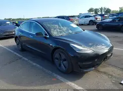 5YJ3E1EB9JF064121 2018 TESLA MODEL 3