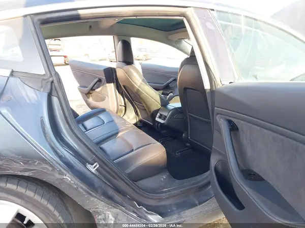 5YJ3E1EB9JF073126 2018 TESLA MODEL 3 - Image 8