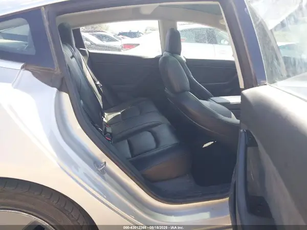 5YJ3E1EB9JF073966 2018 TESLA MODEL 3 - Image 8