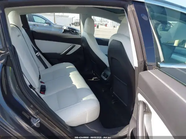 5YJ3E1EB9JF075300 2018 TESLA MODEL 3 - Image 8