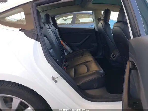 5YJ3E1EB9JF085339 2018 TESLA MODEL 3 - Image 8
