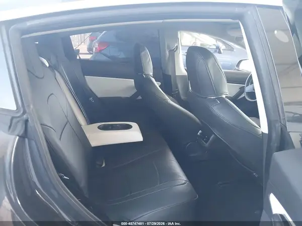 5YJ3E1EB9JF085650 2018 TESLA MODEL 3 - Image 8