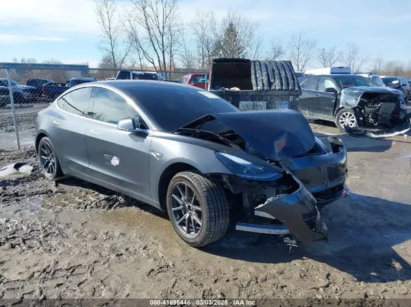 5YJ3E1EB9JF087382 2018 TESLA MODEL 3 - Image 1