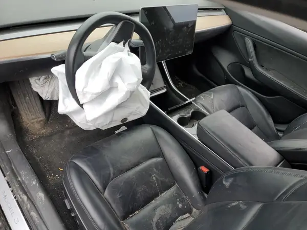 5YJ3E1EB9JF093053 2018 TESLA MODEL 3 - Image 8