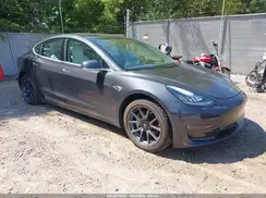 5YJ3E1EB9JF097121 2018 TESLA MODEL 3