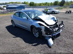 5YJ3E1EB9JF097300 2018 TESLA MODEL 3