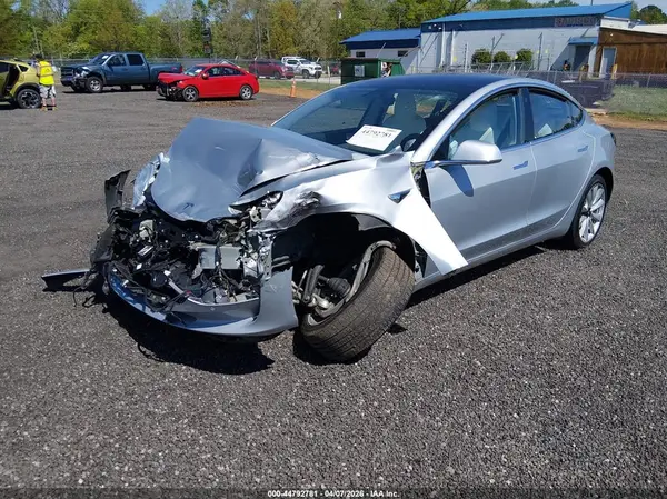 5YJ3E1EB9JF097300 2018 TESLA MODEL 3 - Image 2