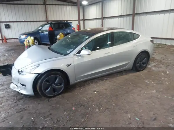 5YJ3E1EB9JF104567 2018 TESLA MODEL 3 - Image 2