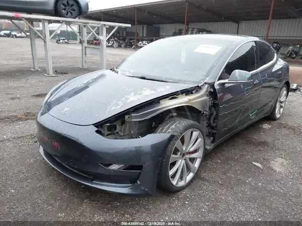 5YJ3E1EB9JF105735 2018 TESLA MODEL 3 - Image 2