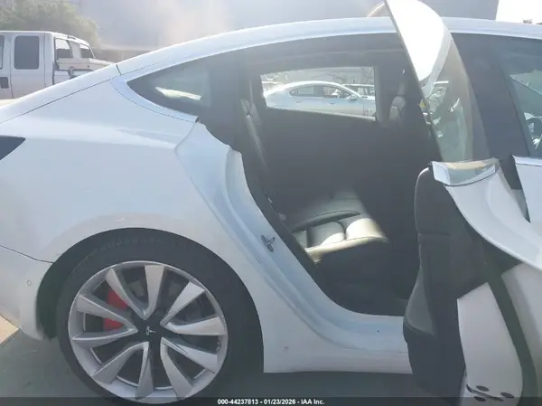 5YJ3E1EB9JF106531 2018 TESLA MODEL 3 - Image 8