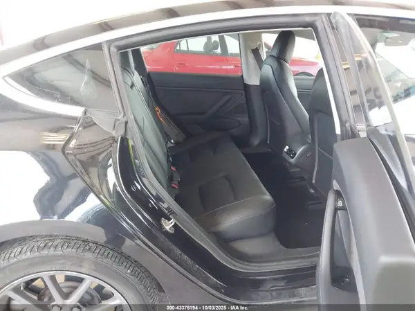 5YJ3E1EB9JF110658 2018 TESLA MODEL 3 - Image 8