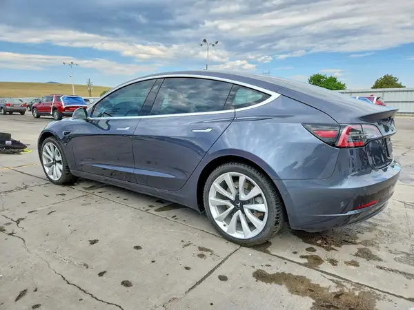 5YJ3E1EB9JF111874 2018 TESLA MODEL 3 - Image 2