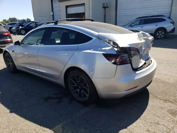 5YJ3E1EB9JF112832 2018 TESLA MODEL 3 - Image 2