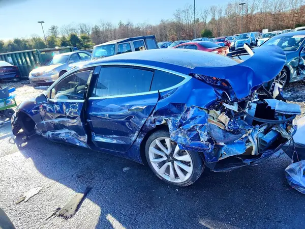 5YJ3E1EB9JF116086 2018 TESLA MODEL 3 - Image 2