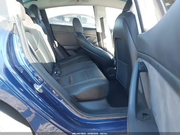 5YJ3E1EB9JF120171 2018 TESLA MODEL 3 - Image 8