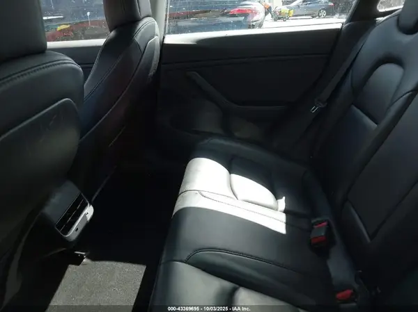 5YJ3E1EB9JF129923 2018 TESLA MODEL 3 - Image 8