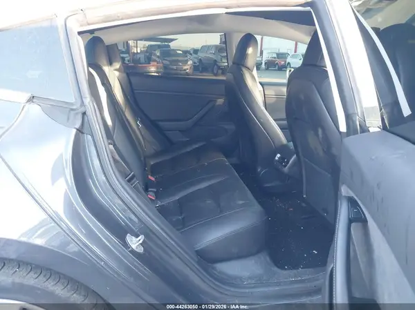 5YJ3E1EB9JF132448 2018 TESLA MODEL 3 - Image 8