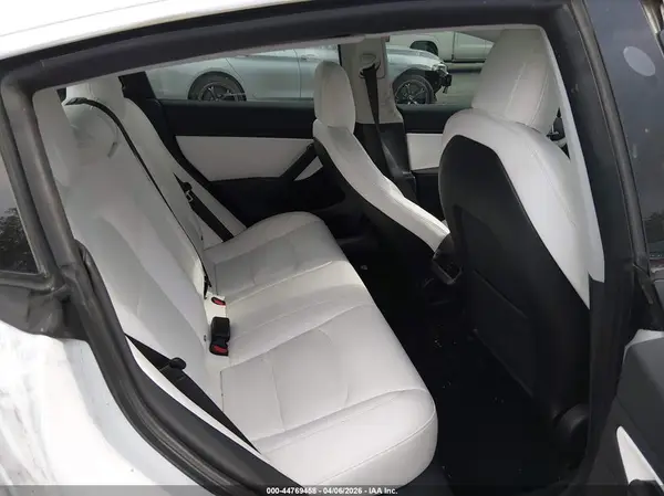 5YJ3E1EB9JF135530 2018 TESLA MODEL 3 - Image 8
