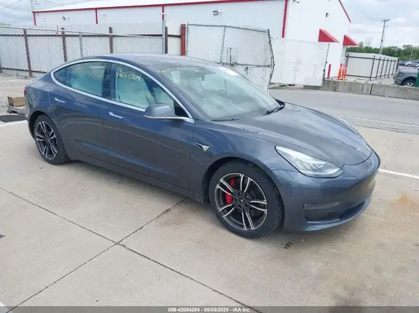 5YJ3E1EB9KF230493 2019 TESLA MODEL 3 - Image 1
