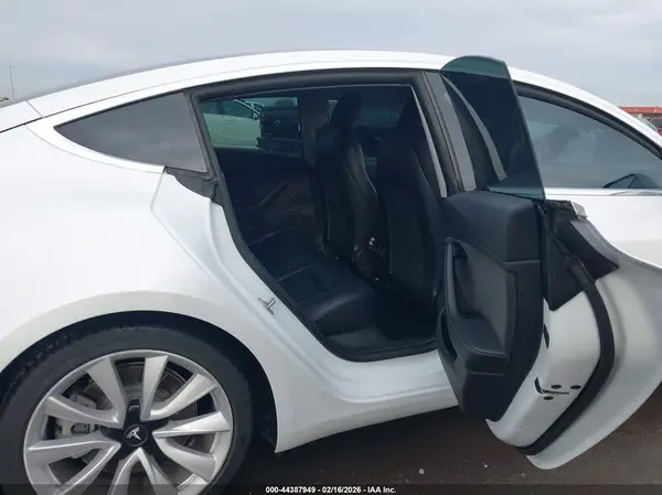5YJ3E1EB9KF434128 2019 TESLA MODEL 3 - Image 8