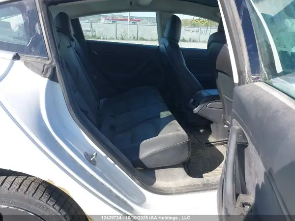 5YJ3E1EB9KF452984 2019 TESLA MODEL 3 - Image 8
