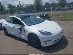 5YJ3E1EB9KF493390 2019 TESLA MODEL 3