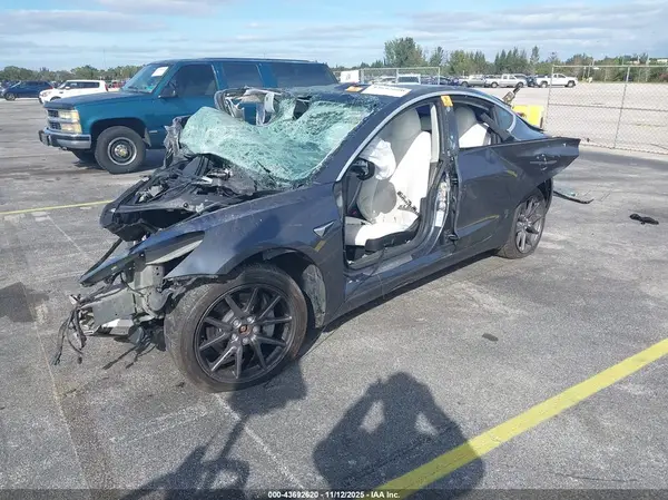 5YJ3E1EB9LF628577 2020 TESLA MODEL 3 - Image 2