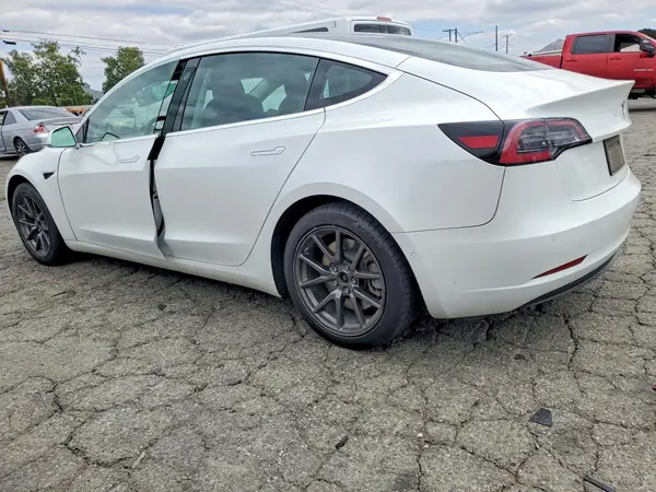 5YJ3E1EB9LF800431 2020 TESLA MODEL 3 - Image 2