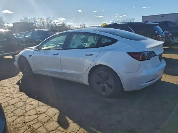 5YJ3E1EB9MF020141 2021 TESLA MODEL 3 - Image 2