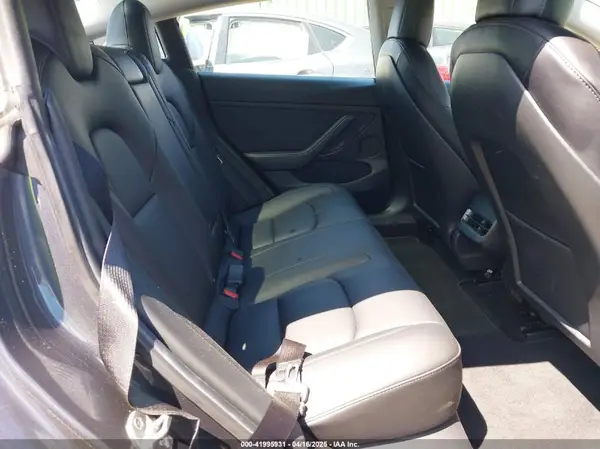 5YJ3E1EB9MF033942 2021 TESLA MODEL 3 - Image 8
