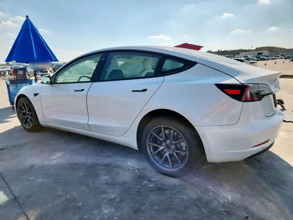 5YJ3E1EB9MF072367 2021 TESLA MODEL 3 - Image 2