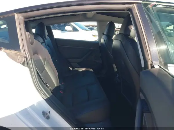 5YJ3E1EB9MF085877 2021 TESLA MODEL 3 - Image 8