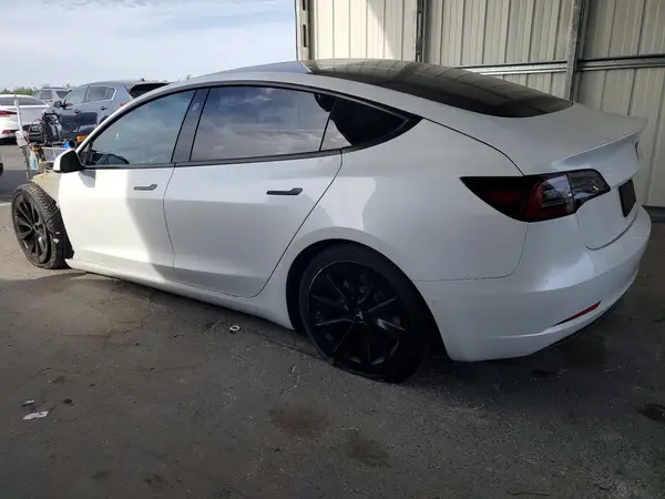 5YJ3E1EB9MF868892 2021 TESLA MODEL 3 - Image 2