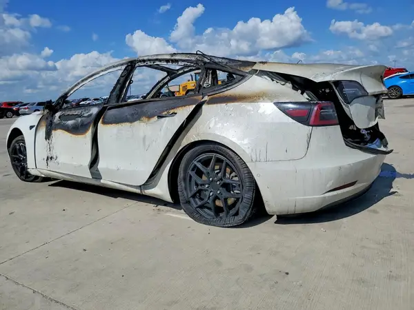 5YJ3E1EB9MF927150 2021 TESLA MODEL 3 - Image 2