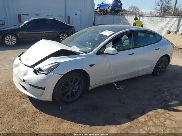 5YJ3E1EB9MF960682 2021 TESLA MODEL 3 - Image 2