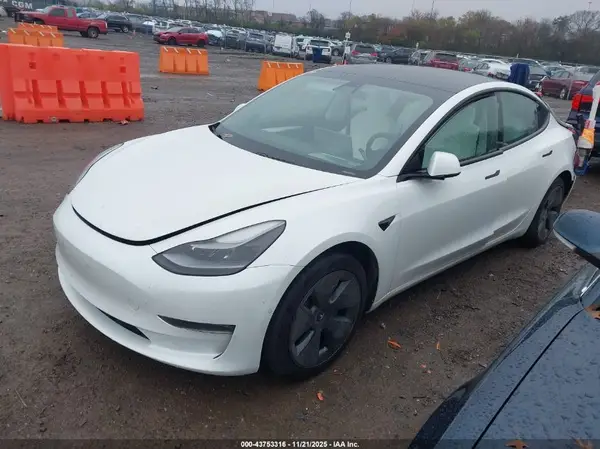 5YJ3E1EB9MF992967 2021 TESLA MODEL 3 - Image 2