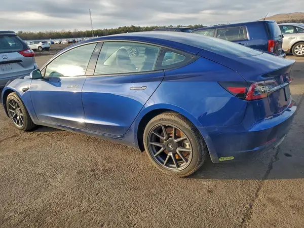 5YJ3E1EB9NF101352 2022 TESLA MODEL 3 - Image 2