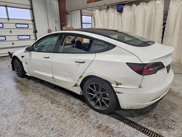 5YJ3E1EB9NF110603 2022 TESLA MODEL 3 - Image 2