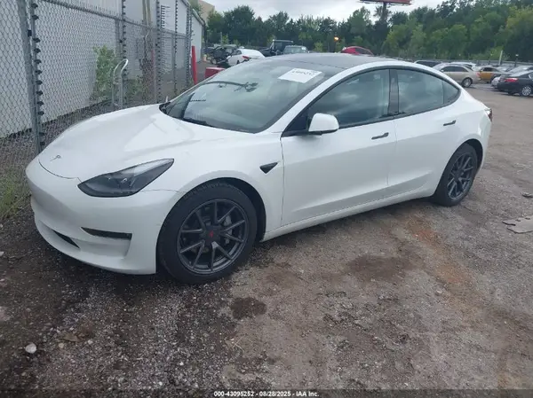 5YJ3E1EB9NF111783 2022 TESLA MODEL 3 - Image 2