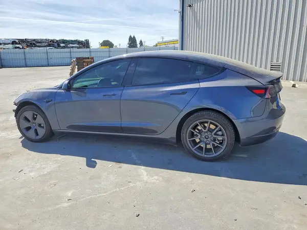 5YJ3E1EB9NF112108 2022 TESLA MODEL 3 - Image 2