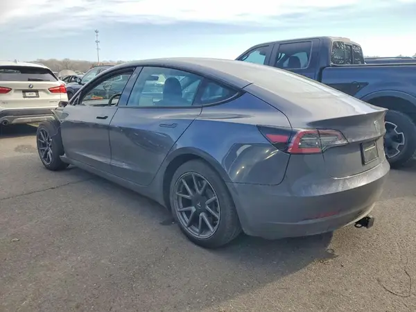 5YJ3E1EB9NF127871 2022 TESLA MODEL 3 - Image 2