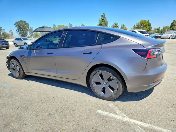 5YJ3E1EB9NF135842 2022 TESLA MODEL 3 - Image 2