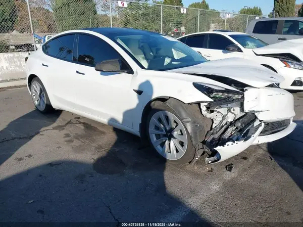 5YJ3E1EB9NF137185 2022 TESLA MODEL 3 - Image 1