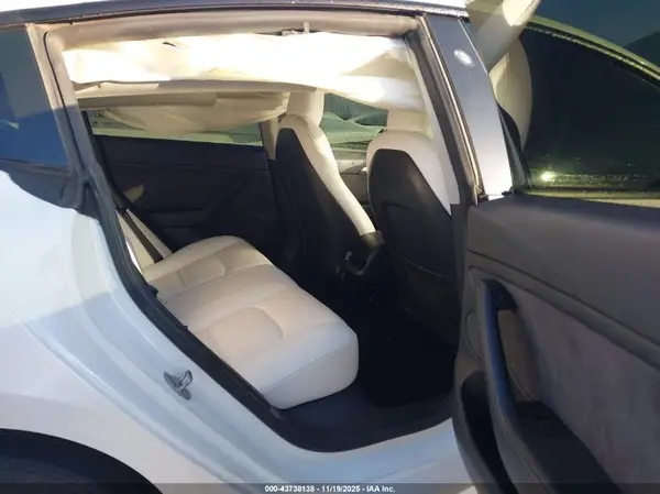 5YJ3E1EB9NF137185 2022 TESLA MODEL 3 - Image 8