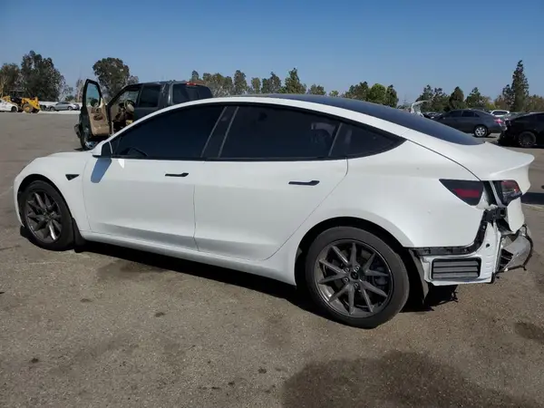 5YJ3E1EB9NF137817 2022 TESLA MODEL 3 - Image 2