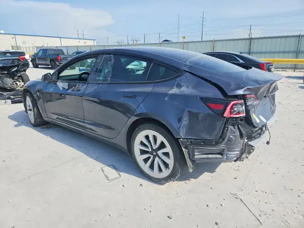 5YJ3E1EB9NF163933 2022 TESLA MODEL 3 - Image 2