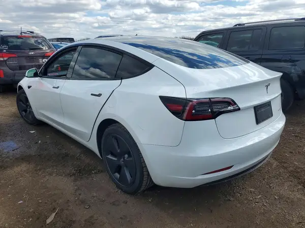 5YJ3E1EB9NF171157 2022 TESLA MODEL 3 - Image 2