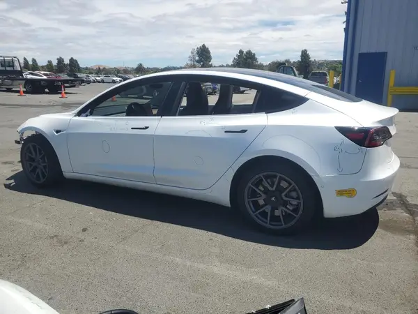 5YJ3E1EB9NF174673 2022 TESLA MODEL 3 - Image 2